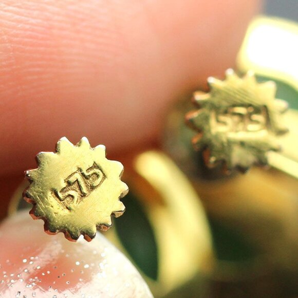 VINTAGE JADE GREEN 16MM 14K YELLOW GOLD DISC SCREW-ON EARRINGS - Picture 6 of 12